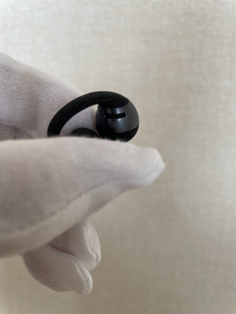 イヤーカフイヤホンの付け方