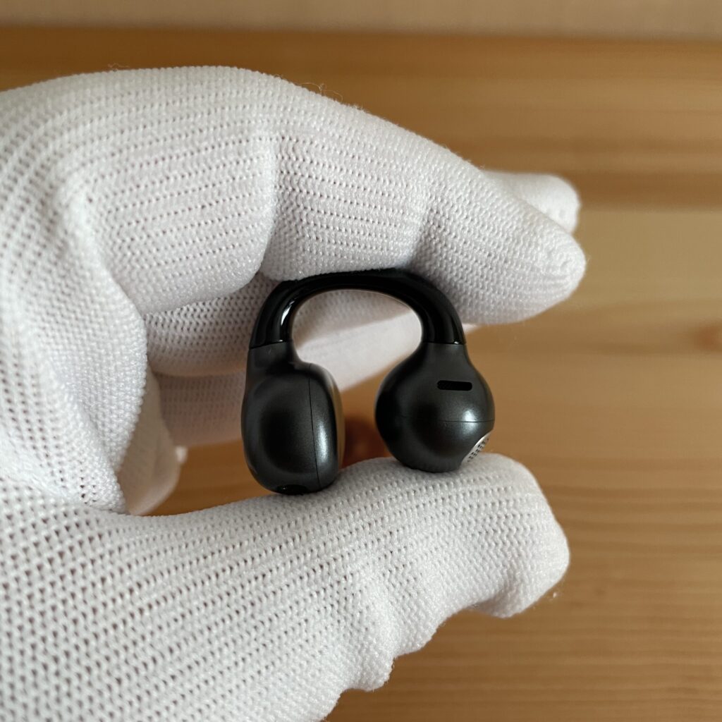 イヤーカフイヤホンの付け方