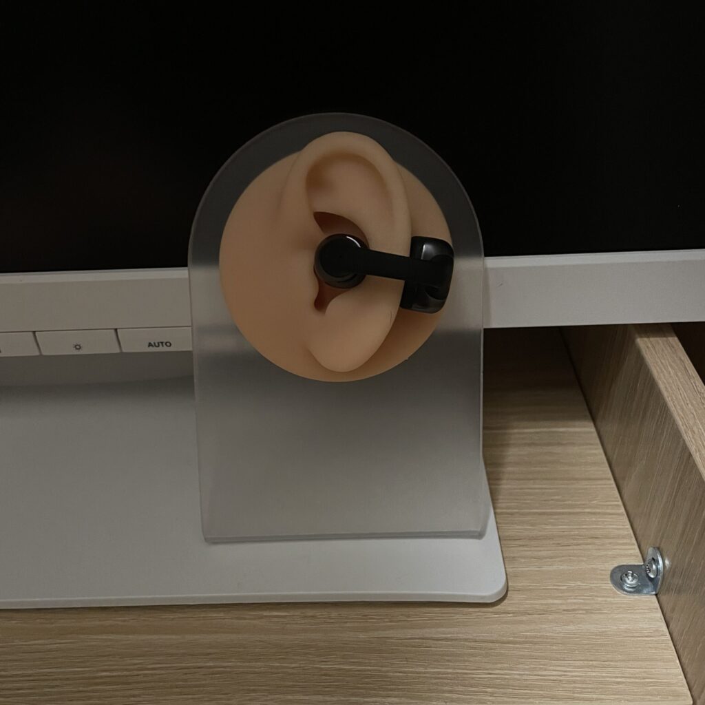 イヤーカフイヤホンの音漏れ検証