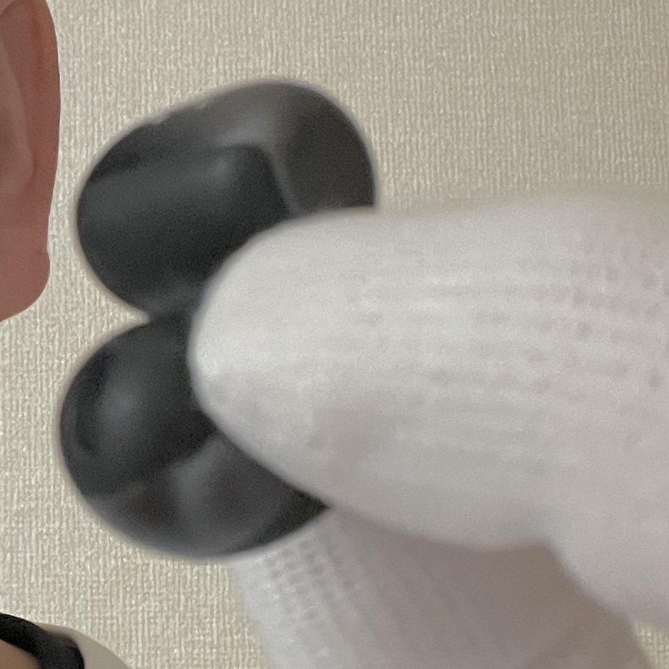 イヤーカフイヤホンの付け方