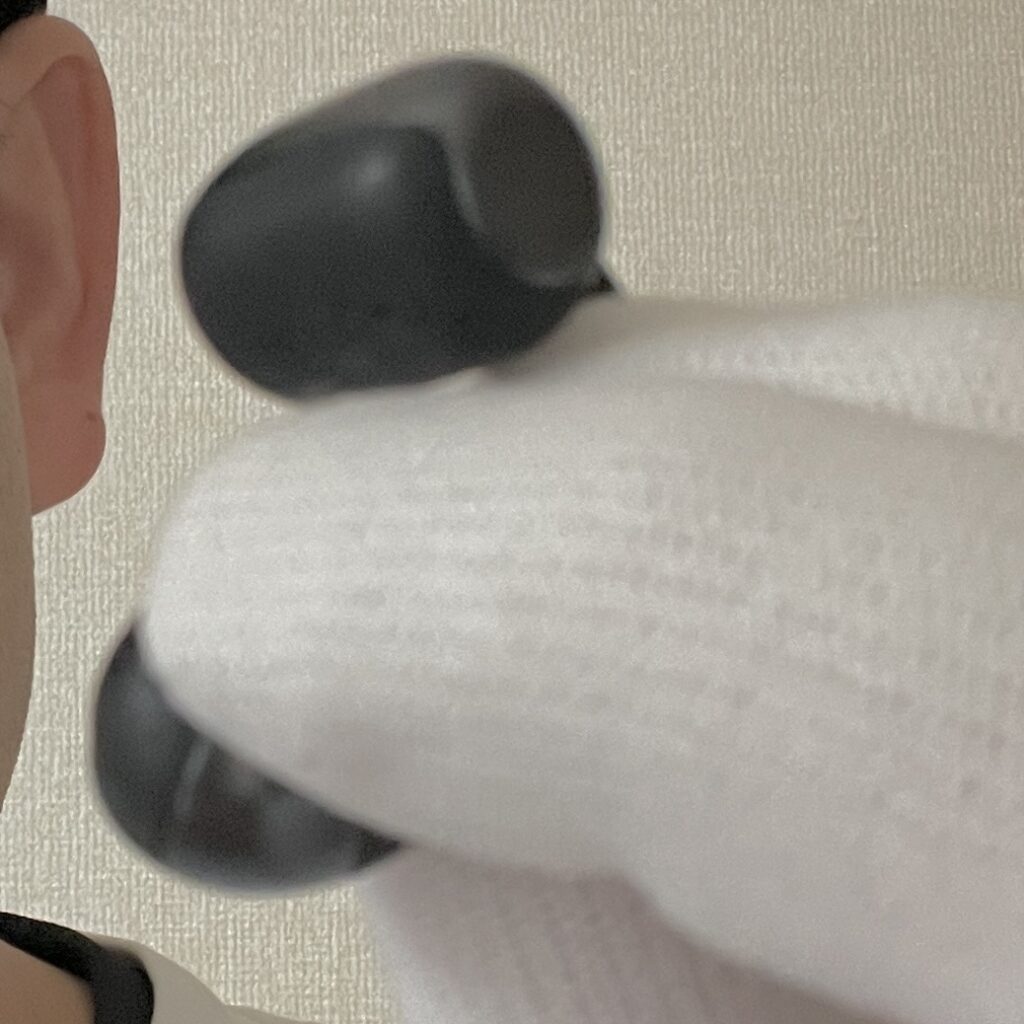 イヤーカフイヤホンの付け方