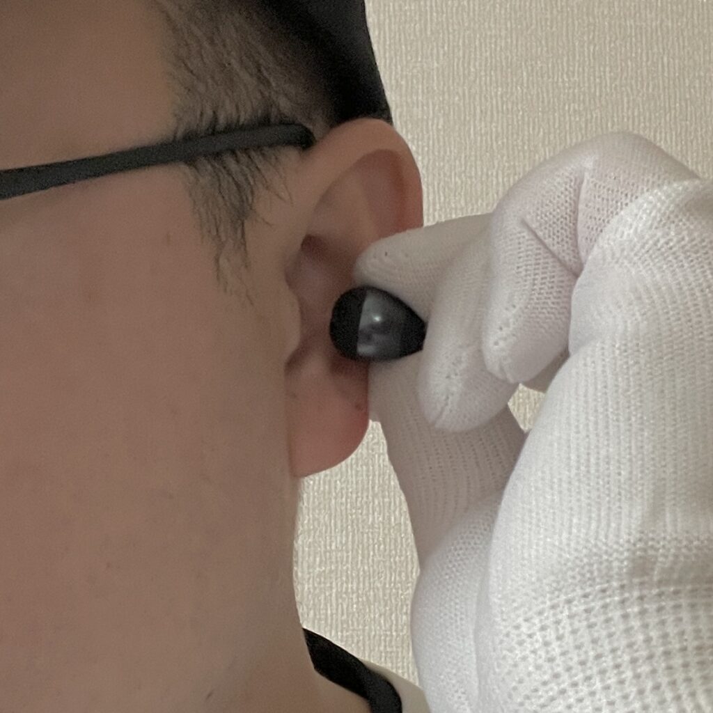 イヤーカフイヤホンの付け方
