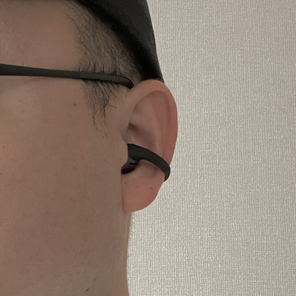 イヤーカフイヤホンの付け方